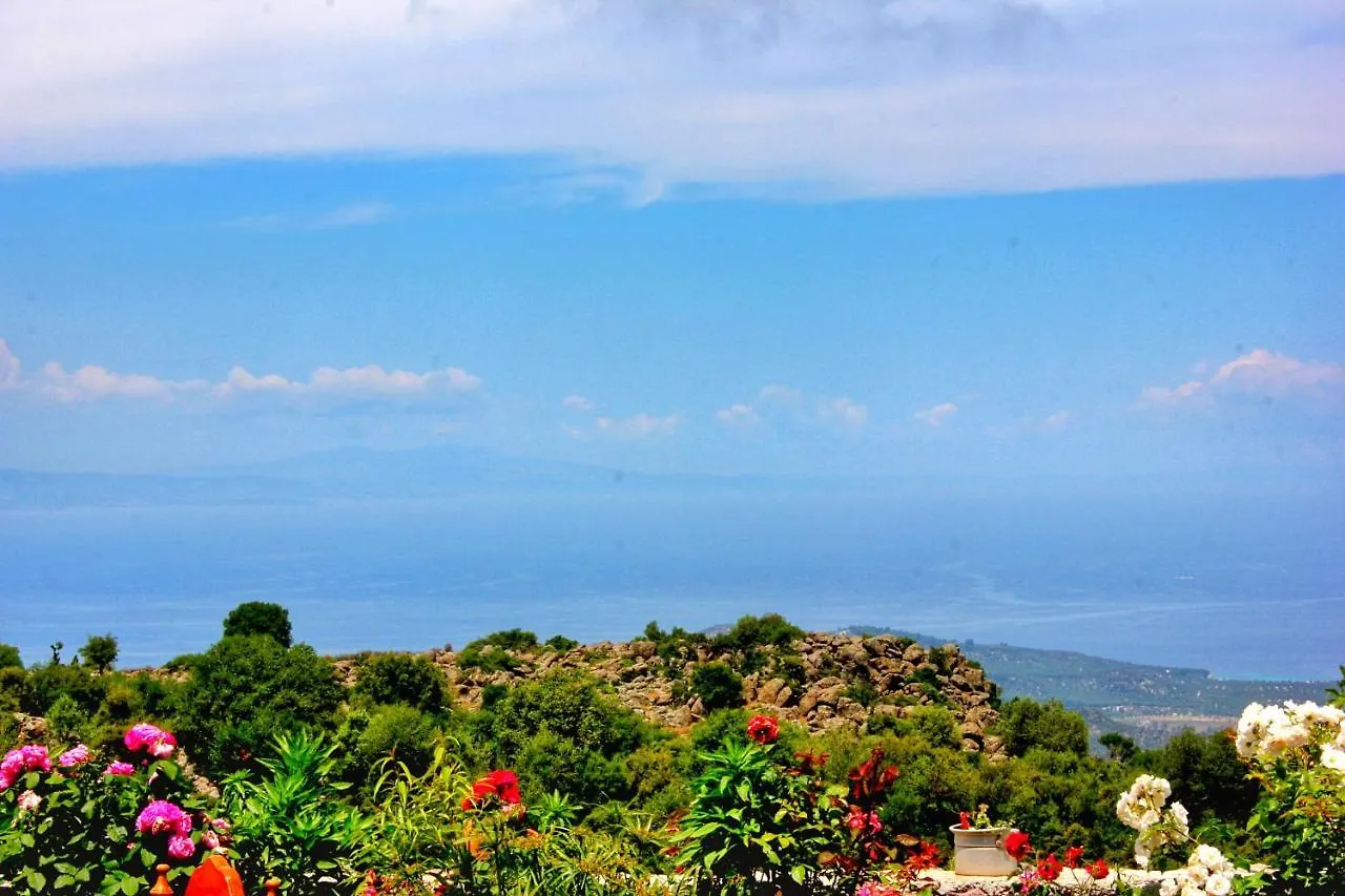 Yetişkin Oteli Gülnar Sultan Taş Konak Otel Dikili
