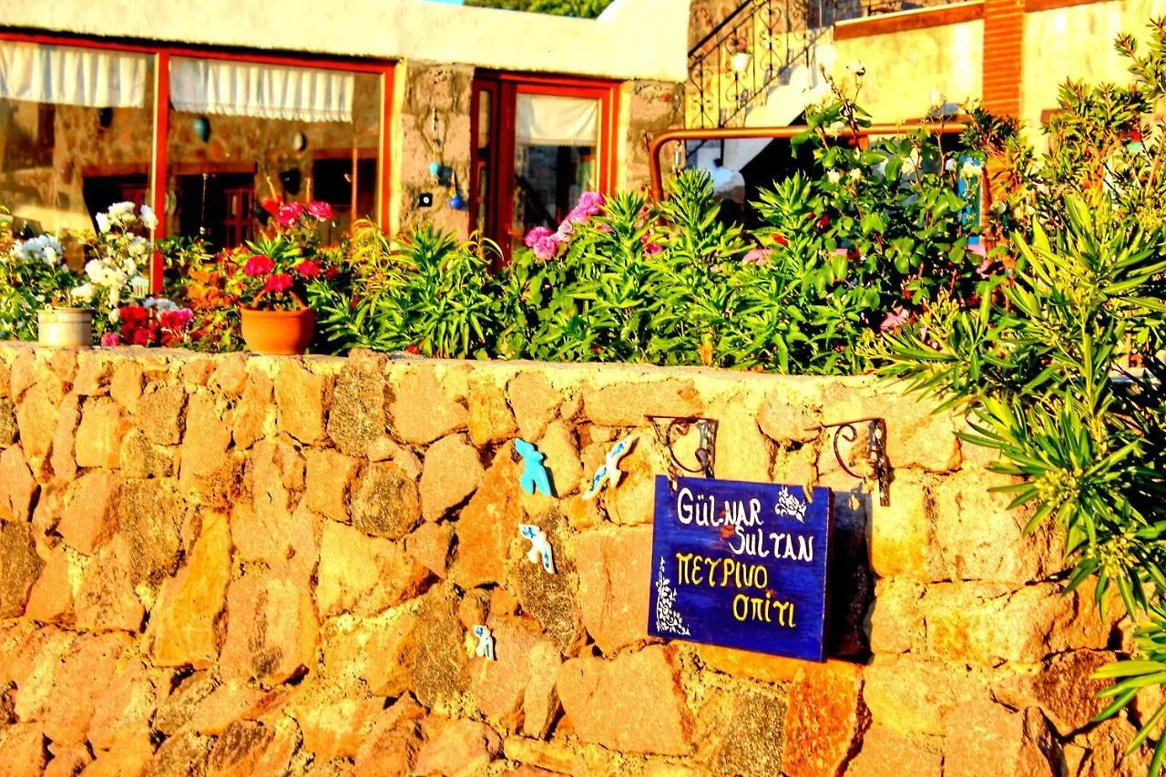 Gülnar Sultan Taş Konak Otel Dikili Yetişkin Oteli