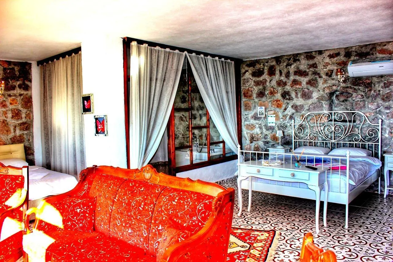 Gülnar Sultan Taş Konak Otel Dikili Yetişkin Oteli