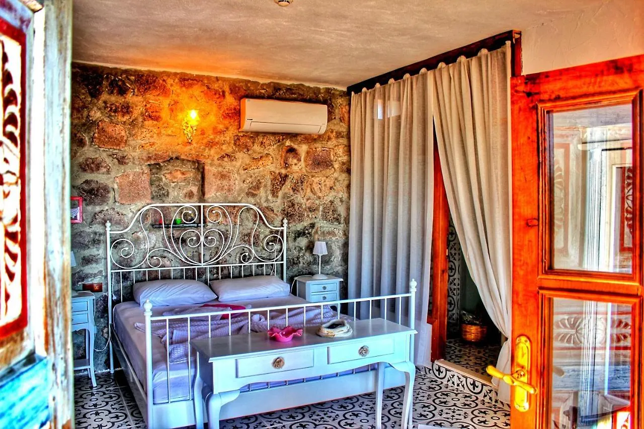 Gulnar Sultan Tas Konak Hotel Dikili Love hotel